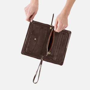 Evolve Wristlet