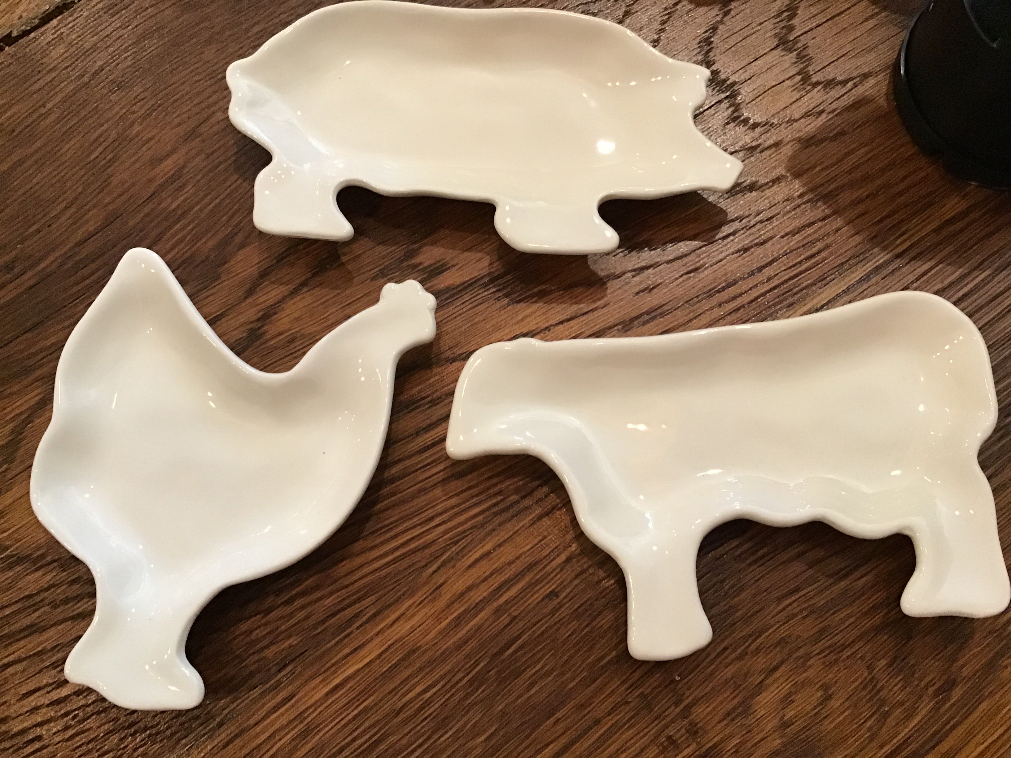 Ceramic dish/farm animals