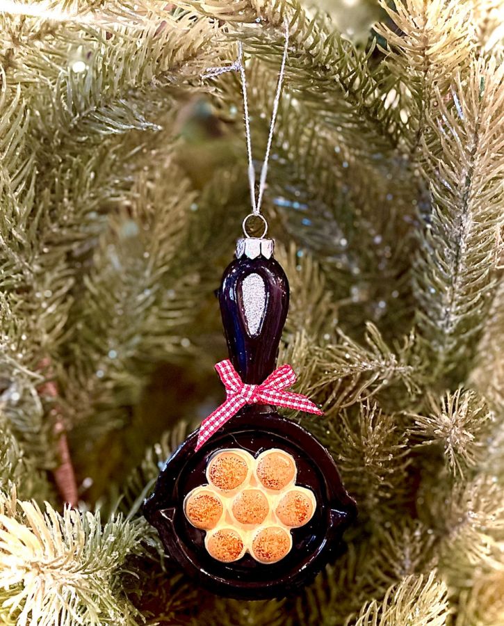 Skillet Of Biscuits Glass Ornament